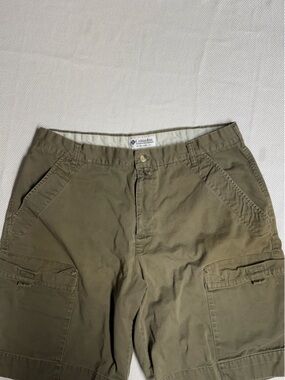 Columbia Olive-Tan Casual Shorts